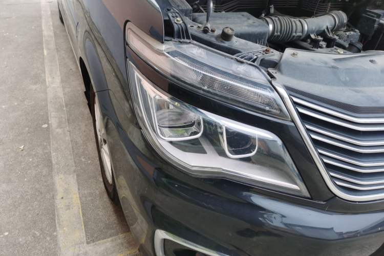 Used FORTHING Lingzhi 2018 M5L 1.6L 7-Seater Luxury Model Right Front Headlight