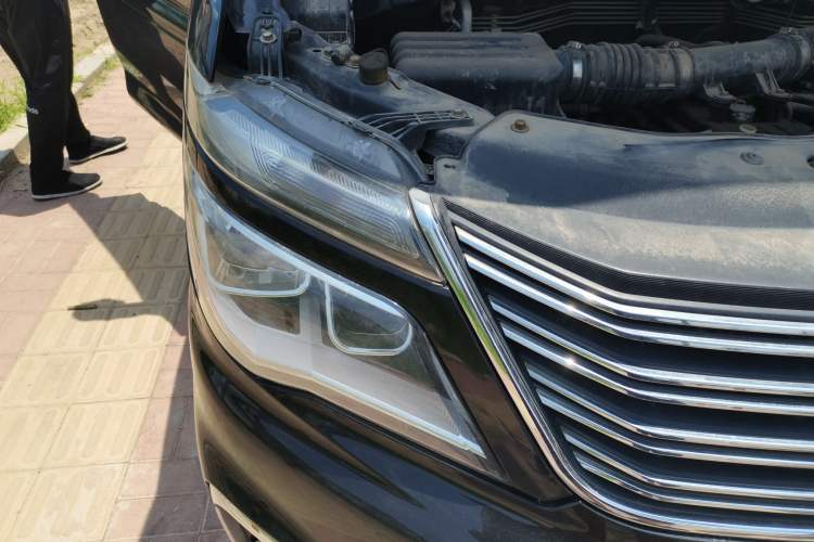 Used FORTHING Lingzhi 2018 M5L 1.6L 7-Seater Luxury Model Right Front Headlight