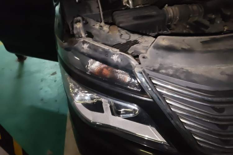 Used FORTHING Lingzhi 2018 M5L 1.6L 7-Seater Luxury Model Right Front Headlight