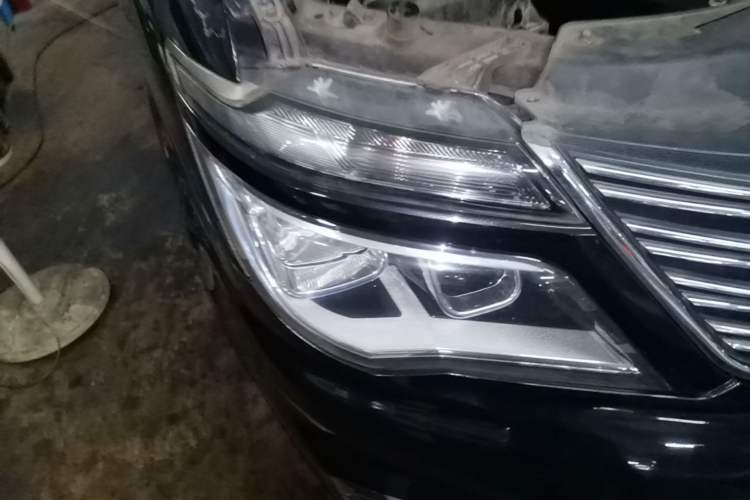 Used FORTHING Lingzhi 2018 M5L 1.6L 7-Seater Luxury Model Right Front Headlight