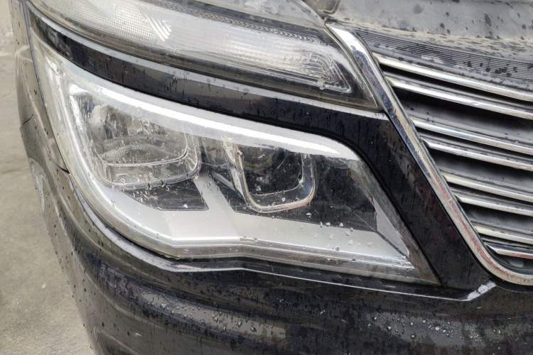 Used FORTHING Lingzhi 2018 M5L 1.6L 7-Seater Luxury Model Right Front Headlight