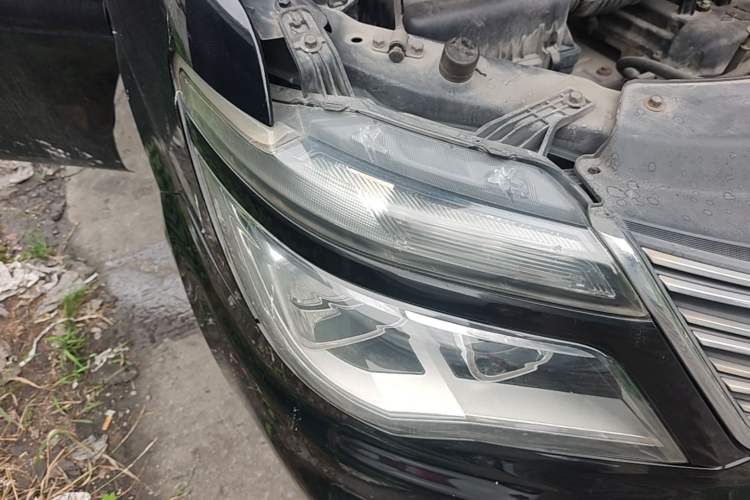 Used FORTHING Lingzhi 2018 M5L 1.6L 7-Seater Luxury Model Right Front Headlight