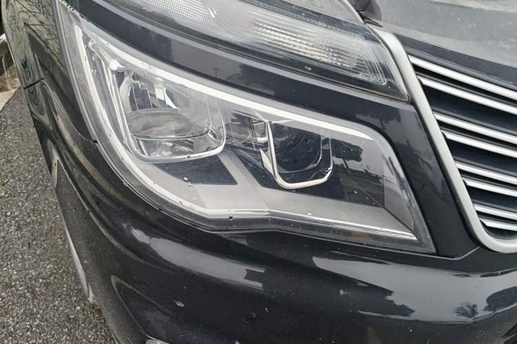 Used FORTHING Lingzhi 2018 M5L 2.0L 7-Seater Comfort Model Right Front Headlight