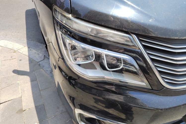 Used FORTHING Lingzhi 2018 M5L 1.6L 7-Seater Comfort Model Right Front Headlight