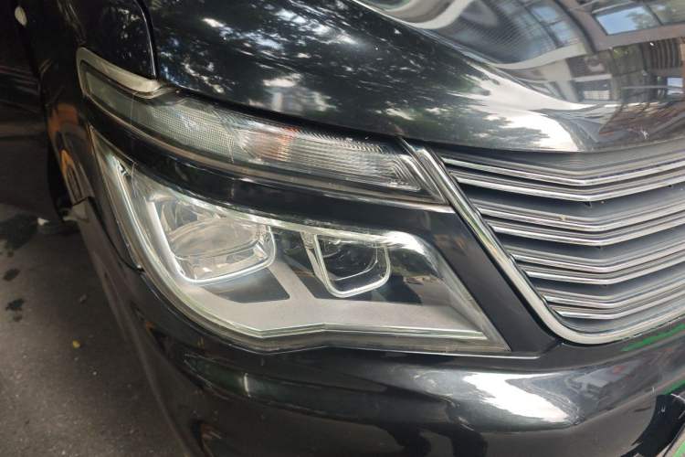 Used FORTHING Lingzhi 2018 M5L 1.6L 9-Seater Comfort Model Right Front Headlight