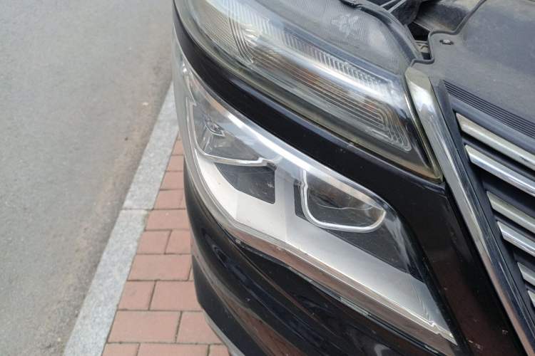 Used FORTHING Lingzhi 2018 M5 1.6L 7-Seater Comfort Model Right Front Headlight