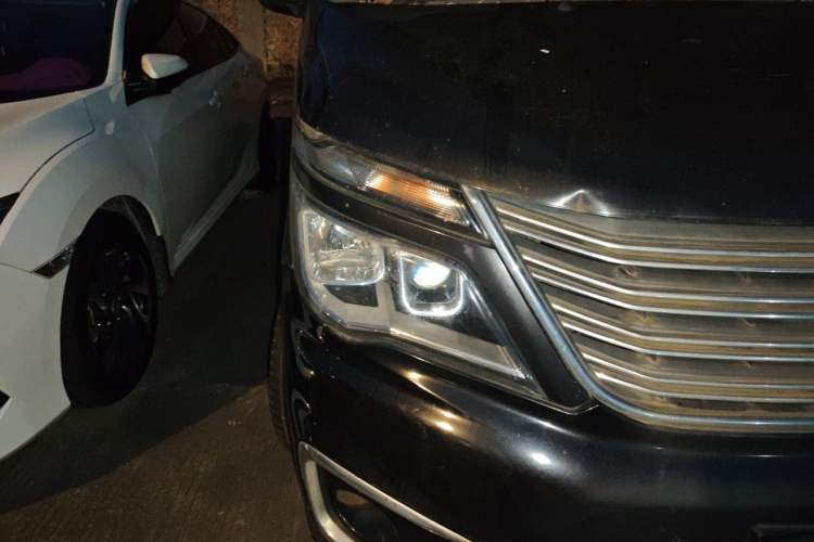 Used FORTHING Lingzhi 2018 M5 1.6L 7-Seater Comfort Model Right Front Headlight