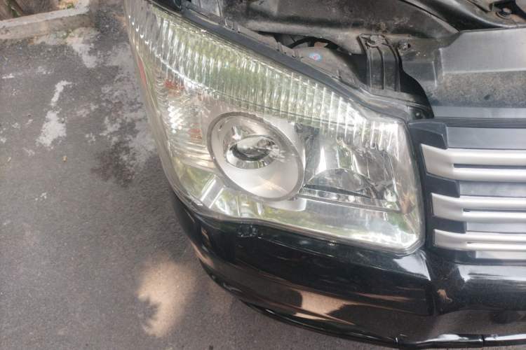 Used FORTHING Lingzhi 2018 M3 1.5L 5-Seat Base Model Right Front Headlight