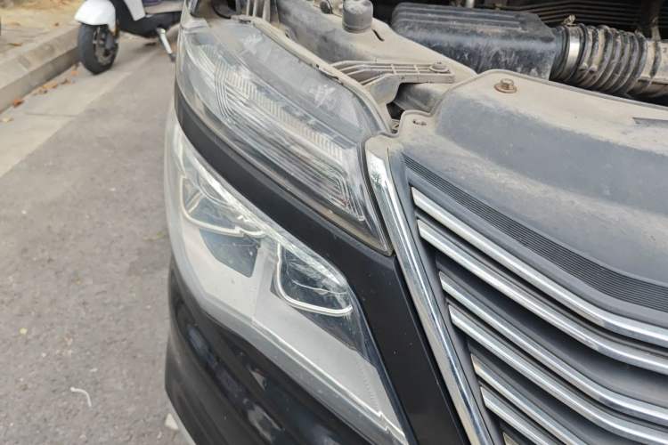 Used FORTHING Lingzhi 2018 M5L 1.6L 7-Seater Luxury Model Right Front Headlight