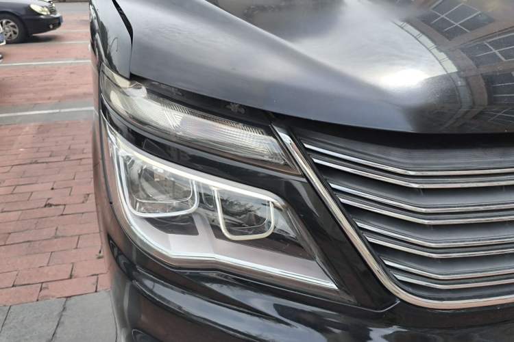Used FORTHING Lingzhi 2018 M5L 1.6L 7-Seater Luxury Model Right Front Headlight
