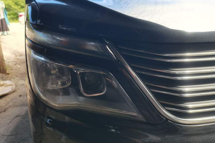 Used FORTHING Lingzhi 2018 M5L 1.6L 7-Seater Luxury Model Right Front Headlight