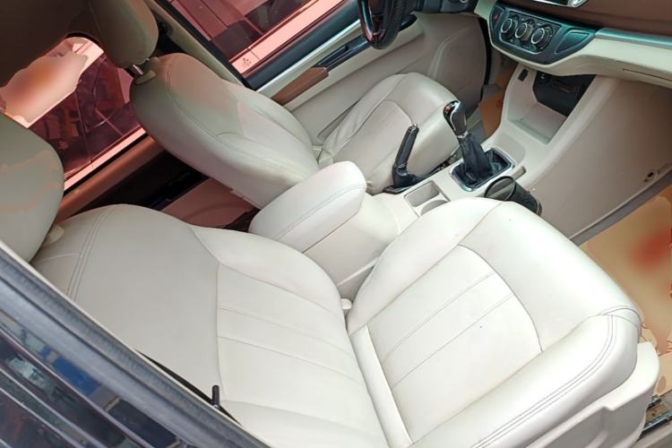 Used FORTHING Lingzhi 2018 M5 1.6L 7-Seater Comfort Model Right Front Seat