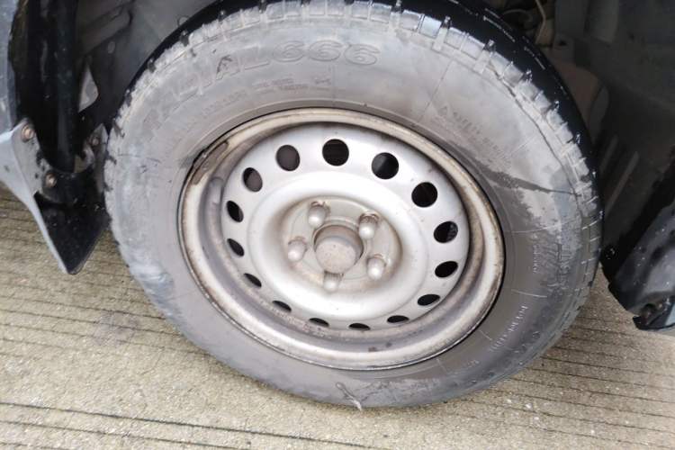 Used FORTHING Lingzhi 2018 V3L 1.6L 2-Seat Logistics Version Right Front Wheel Hub
