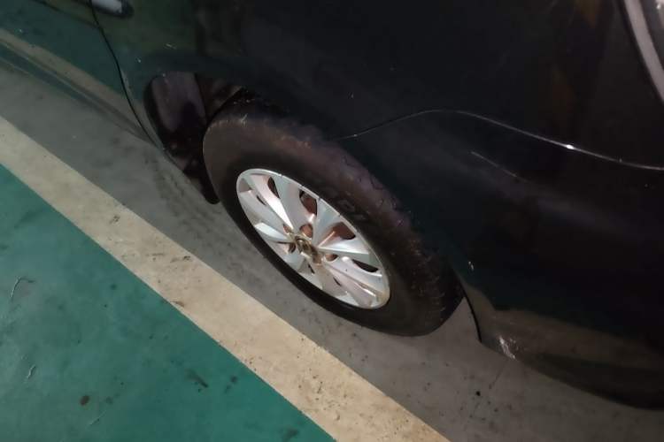 Used FORTHING Lingzhi 2018 M5L 1.6L 7-Seater Luxury Model Right Front Wheel Hub