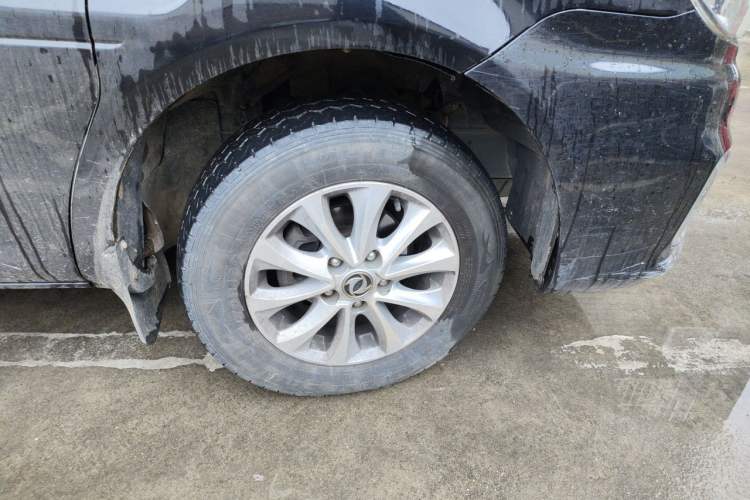 Used FORTHING Lingzhi 2018 M5L 1.6L 7-Seater Luxury Model Right Front Wheel Hub