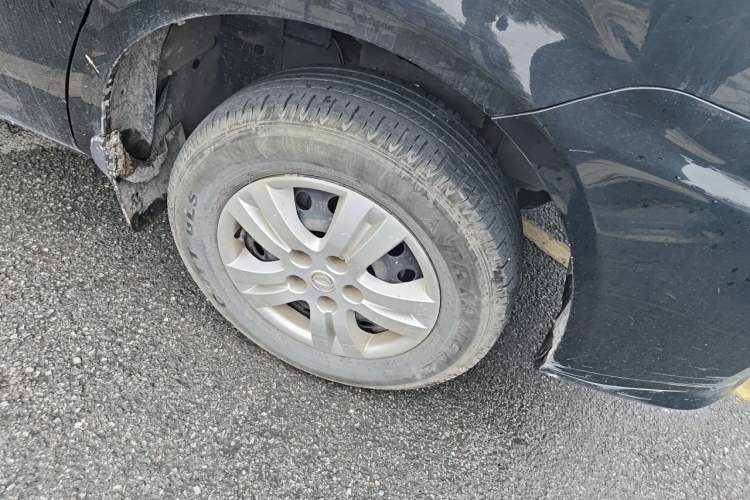 Used FORTHING Lingzhi 2018 M5L 2.0L 7-Seater Comfort Model Right Front Wheel Hub