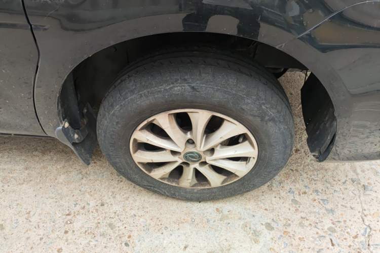 Used FORTHING Lingzhi 2018 M5L 1.6L 7-Seater Luxury Model Right Front Wheel Hub