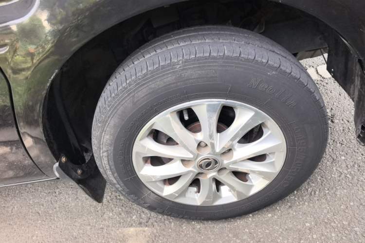 Used FORTHING Lingzhi 2018 M5L 1.6L 7-Seater Luxury Model Right Front Wheel Hub