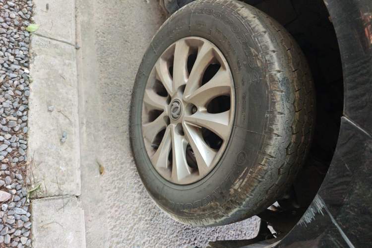 Used FORTHING Lingzhi 2018 M5L 1.6L 7-Seater Luxury Model Right Front Wheel Hub