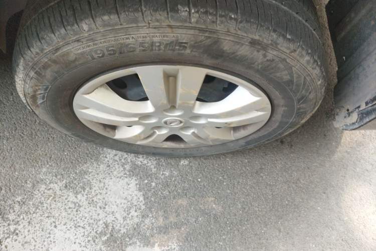 Used FORTHING Lingzhi 2018 M3 1.5L 5-Seat Base Model Right Front Wheel Hub
