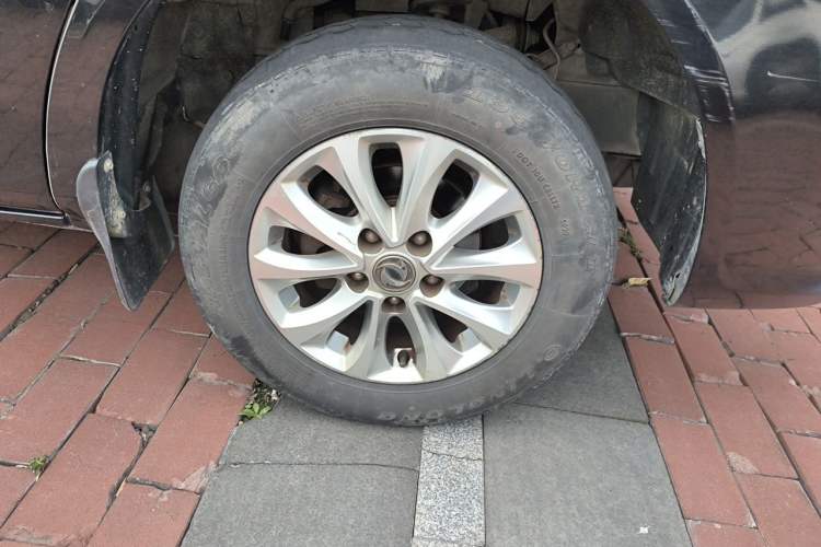Used FORTHING Lingzhi 2018 M5L 1.6L 7-Seater Luxury Model Right Front Wheel Hub