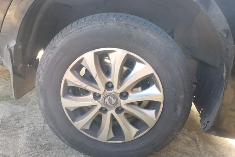 Used FORTHING Lingzhi 2018 M5L 1.6L 7-Seater Luxury Model Right Front Wheel Hub