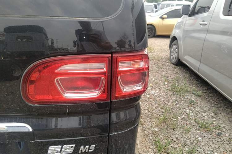 Used FORTHING Lingzhi 2018 M5L 1.6L 7-Seater Luxury Model Right Rear Taillight