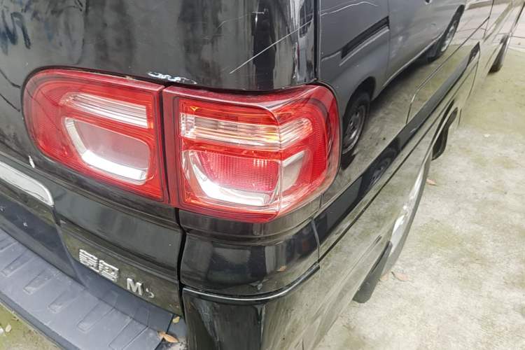 Used FORTHING Lingzhi 2018 M5L 1.6L 7-Seater Luxury Model Right Rear Taillight
