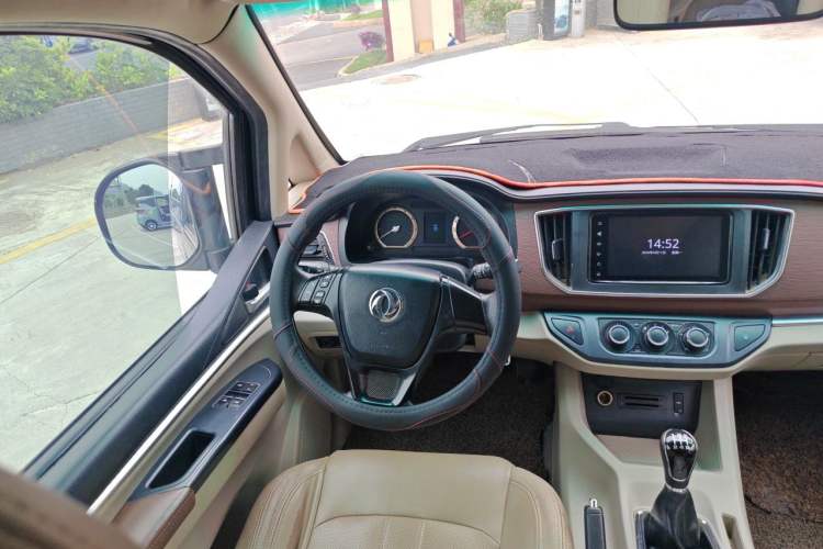 Used FORTHING Lingzhi 2018 M5 1.6L 7-Seater Luxury Model Steering Wheel