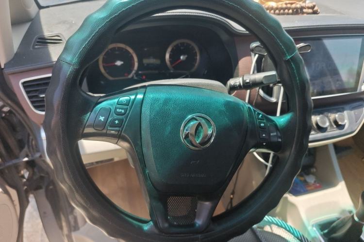 Used FORTHING Lingzhi 2018 M5L 1.6L 7-Seater Luxury Model Steering Wheel