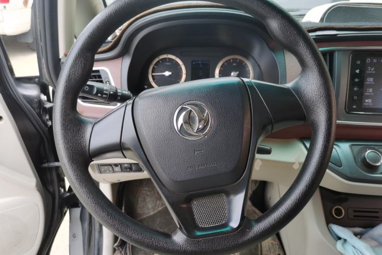 Used FORTHING Lingzhi 2018 M5L 1.6L 7-Seater Luxury Model Steering Wheel