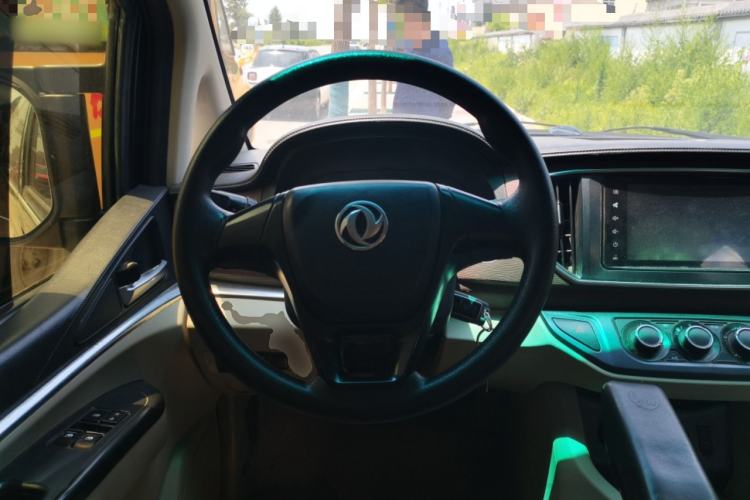 Used FORTHING Lingzhi 2018 M5L 1.6L 7-Seater Luxury Model Steering Wheel