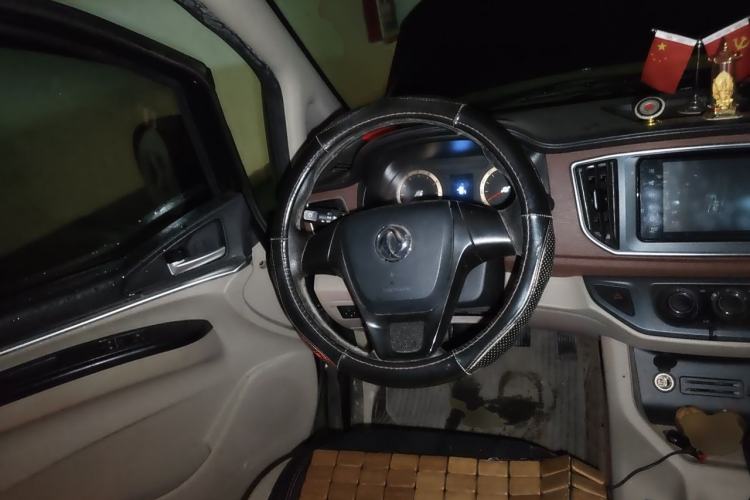 Used FORTHING Lingzhi 2018 M5L 1.6L 7-Seater Luxury Model Steering Wheel