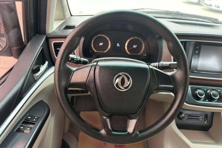 Used FORTHING Lingzhi 2018 M5L 1.6L 7-Seater Luxury Model Steering Wheel