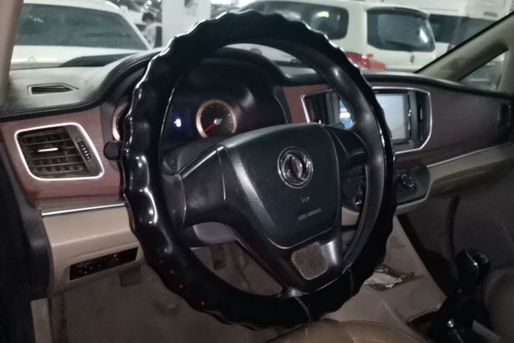 Used FORTHING Lingzhi 2018 M5L 1.6L 7-Seater Luxury Model Steering Wheel