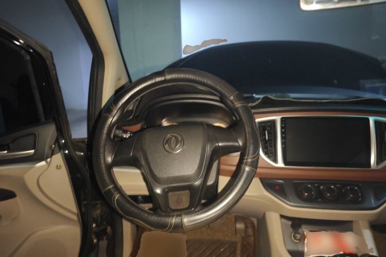 Used FORTHING Lingzhi 2018 M5L 1.6L 7-Seater Comfort Model Steering Wheel