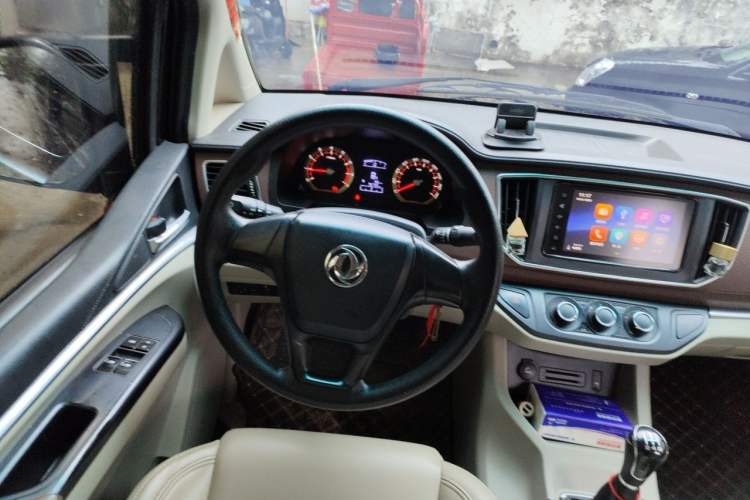 Used FORTHING Lingzhi 2018 M5L 1.6L 7-Seater Luxury Model Steering Wheel