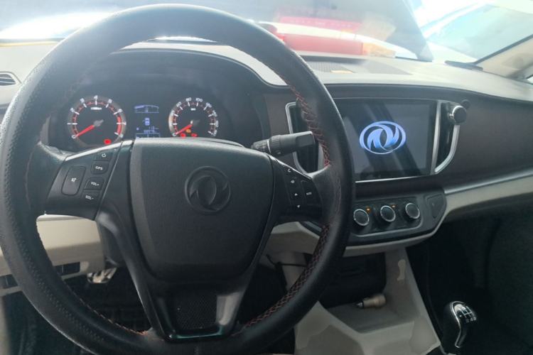 Used FORTHING Lingzhi 2018 M5L 1.6L 7-Seater Comfort Model Steering Wheel