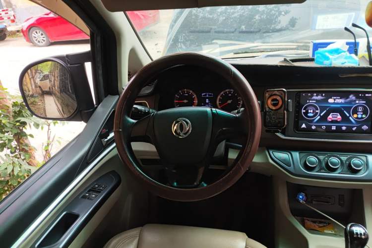 Used FORTHING Lingzhi 2018 M5L 1.6L 7-Seater Luxury Model Steering Wheel