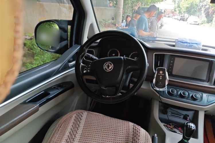 Used FORTHING Lingzhi 2018 M5 1.6L 7-Seater Luxury Model Steering Wheel