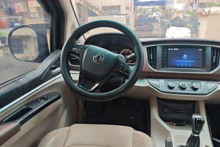Used FORTHING Lingzhi 2018 M5L 1.6L 7-Seater Luxury Model Steering Wheel