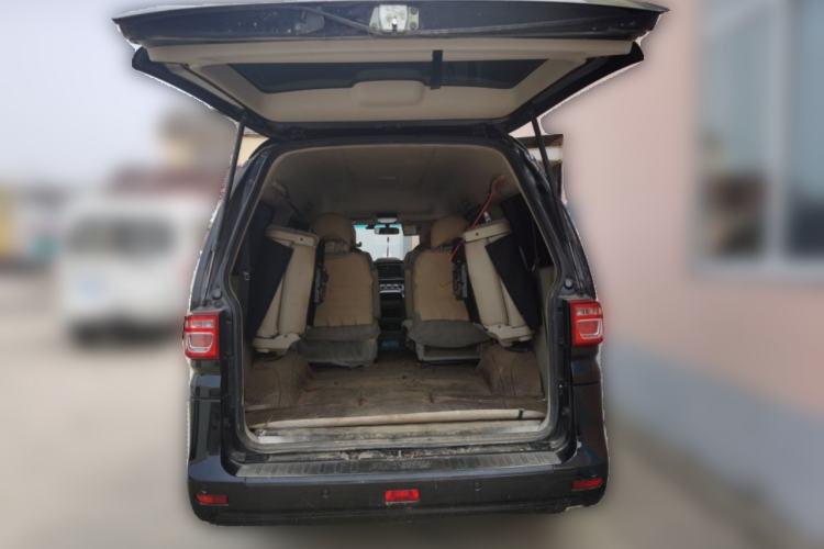 Used FORTHING Lingzhi 2018 M5L 1.6L 7-Seater Luxury Model Trunk