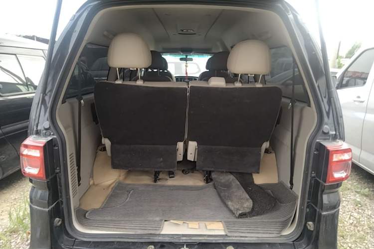 Used FORTHING Lingzhi 2018 M5L 1.6L 7-Seater Luxury Model Trunk