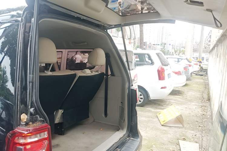 Used FORTHING Lingzhi 2018 M5L 1.6L 7-Seater Luxury Model Trunk