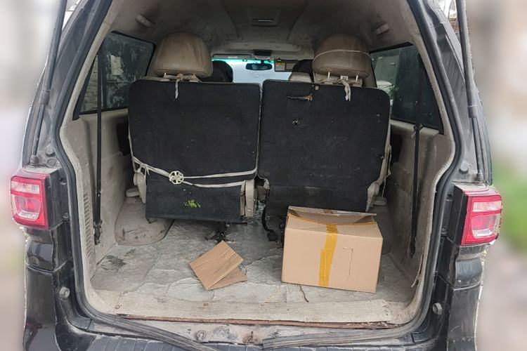 Used FORTHING Lingzhi 2018 M5L 1.6L 7-Seater Luxury Model Trunk