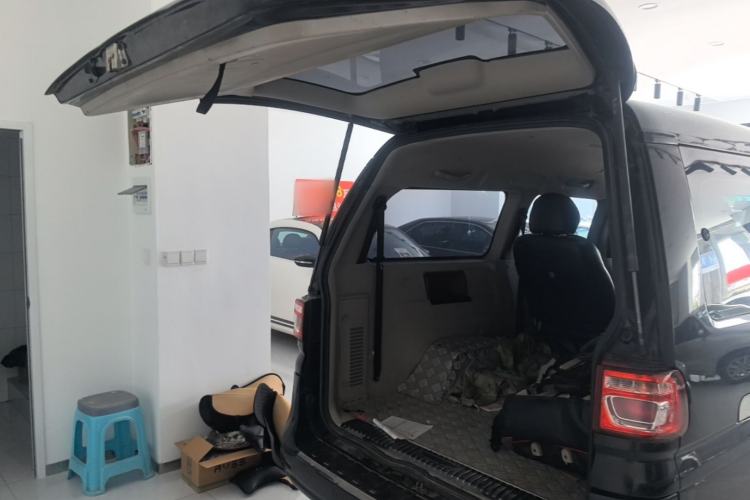 Used FORTHING Lingzhi 2018 M5L 1.6L 7-Seater Comfort Model Trunk