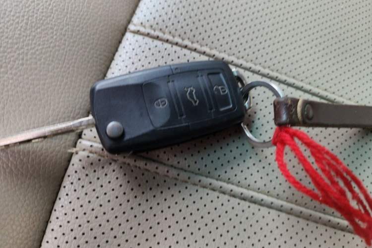 Used FORTHING Lingzhi 2018 M5L 1.6L 7-Seater Luxury Model Vehicle Key