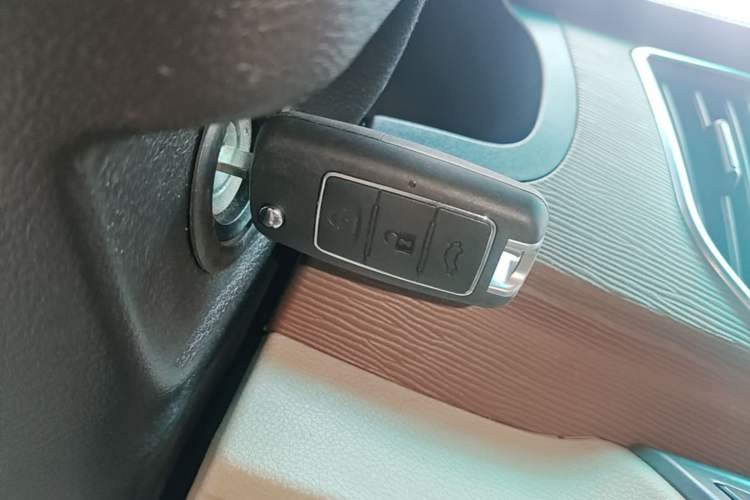 Used FORTHING Lingzhi 2018 M5L 1.6L 7-Seater Luxury Model Vehicle Key
