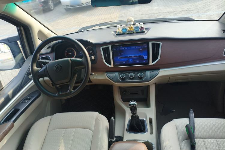 Used FORTHING Lingzhi 2018 M5L 1.6L 7-Seater Comfort Model Center Console