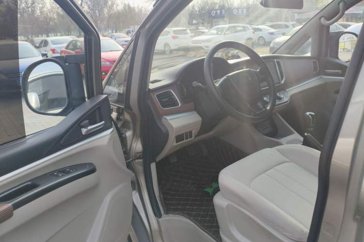 Used FORTHING Lingzhi 2018 M5L 1.6L 7-Seater Comfort Model Driver Seat